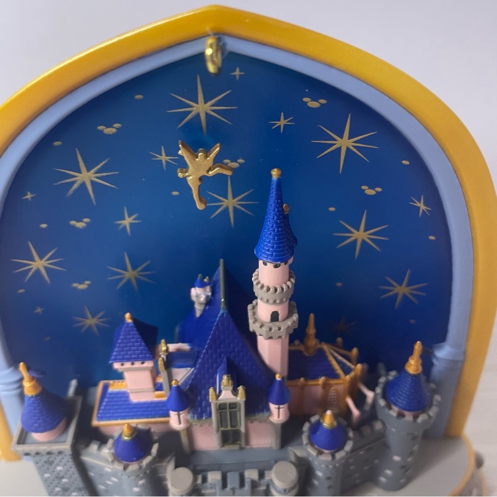Hallmark Keepsake Disneyland 70th Anniversary 2025 Ornament with Light & Sound - Picture 5 of 15